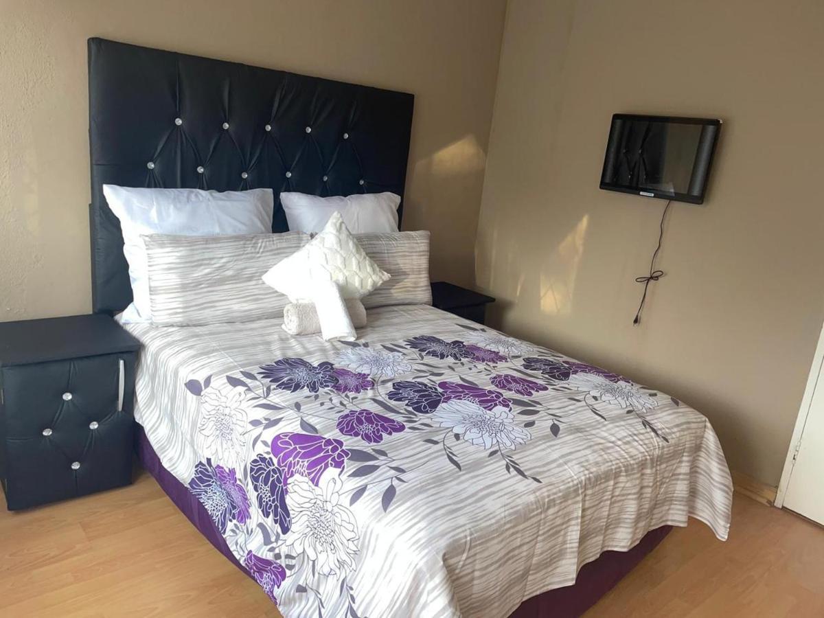 The Bliss Guest House Йоханесбург Екстериор снимка