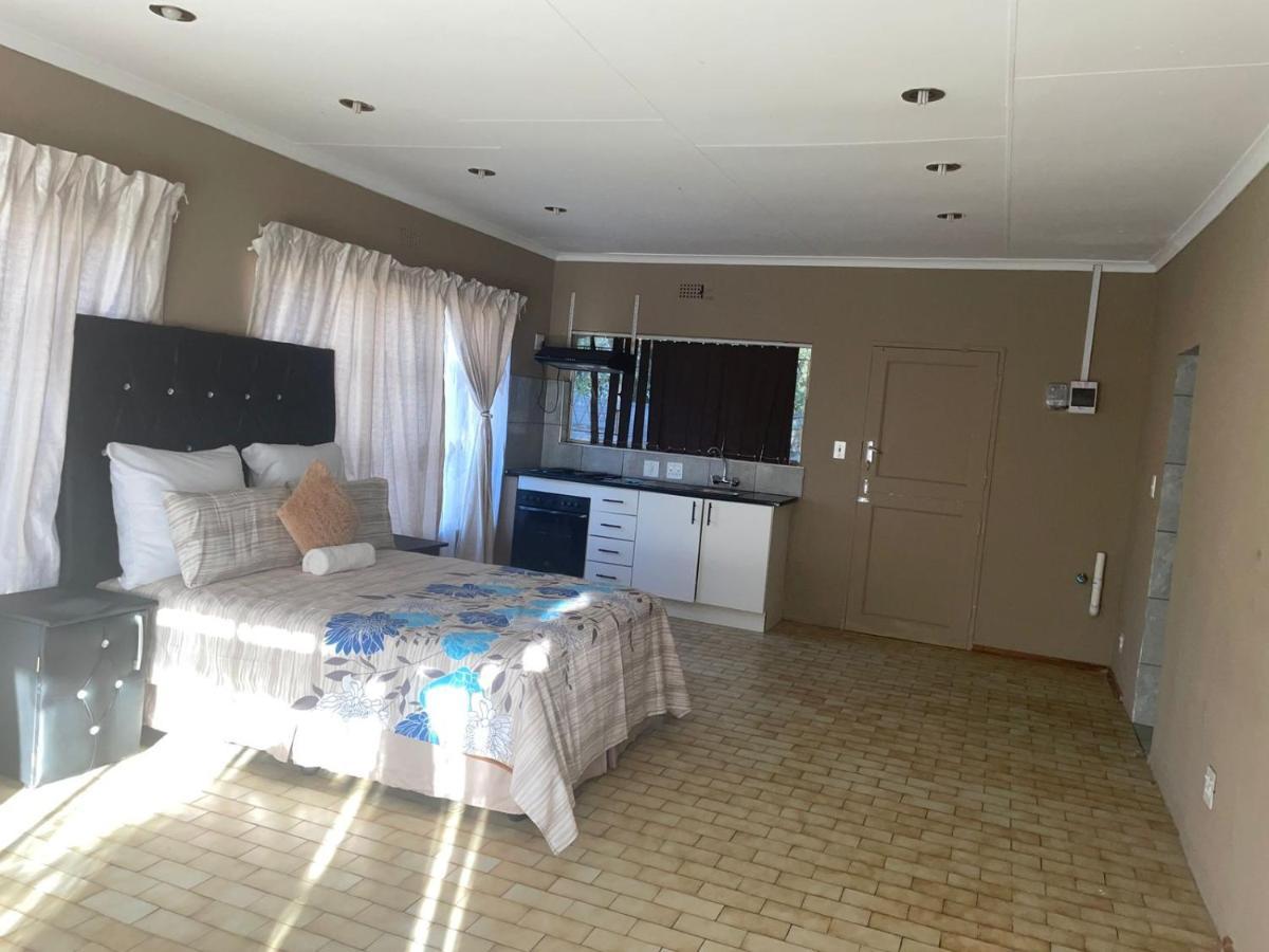 The Bliss Guest House Йоханесбург Екстериор снимка
