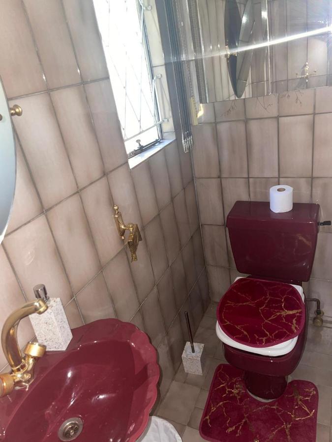 The Bliss Guest House Йоханесбург Екстериор снимка