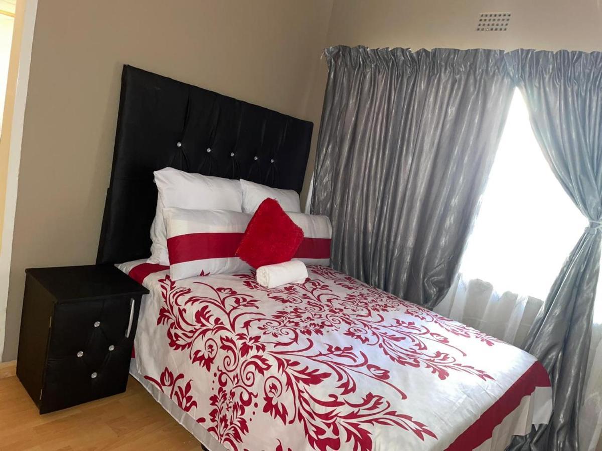 The Bliss Guest House Йоханесбург Екстериор снимка