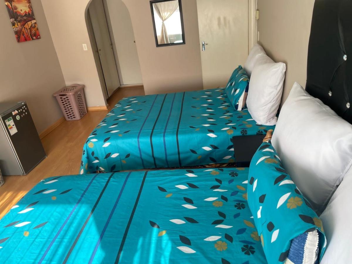 The Bliss Guest House Йоханесбург Екстериор снимка