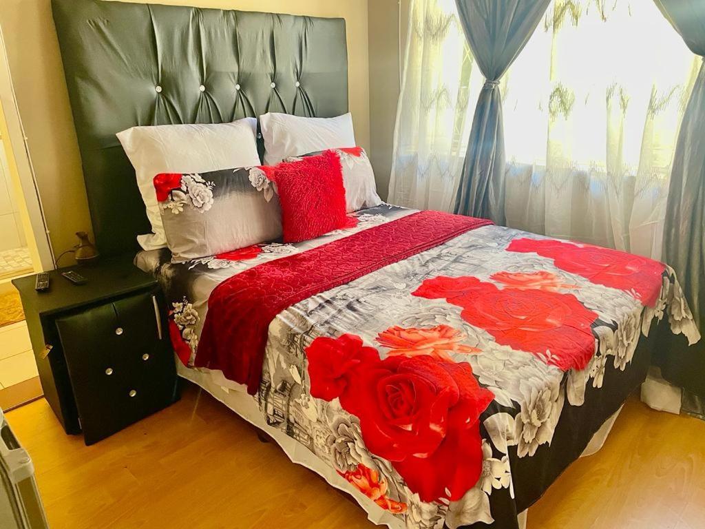 The Bliss Guest House Йоханесбург Екстериор снимка